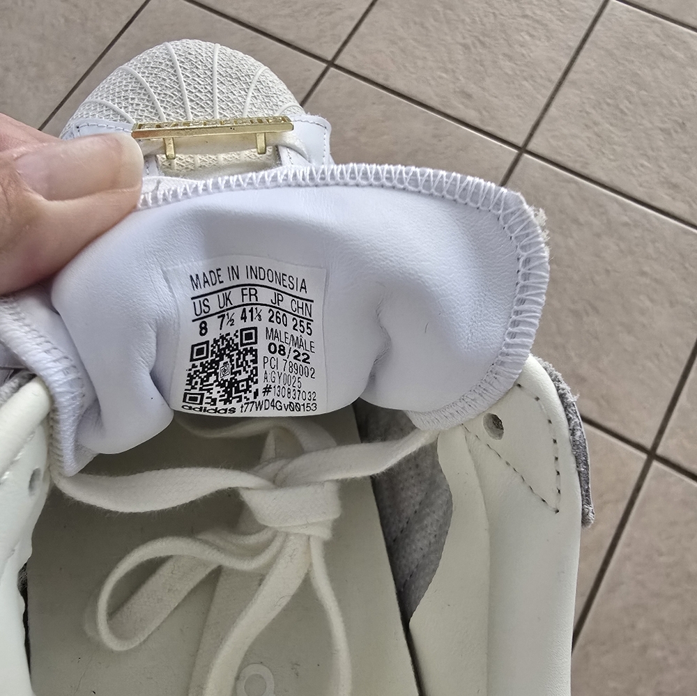 Adidas - Picture 2 of 4